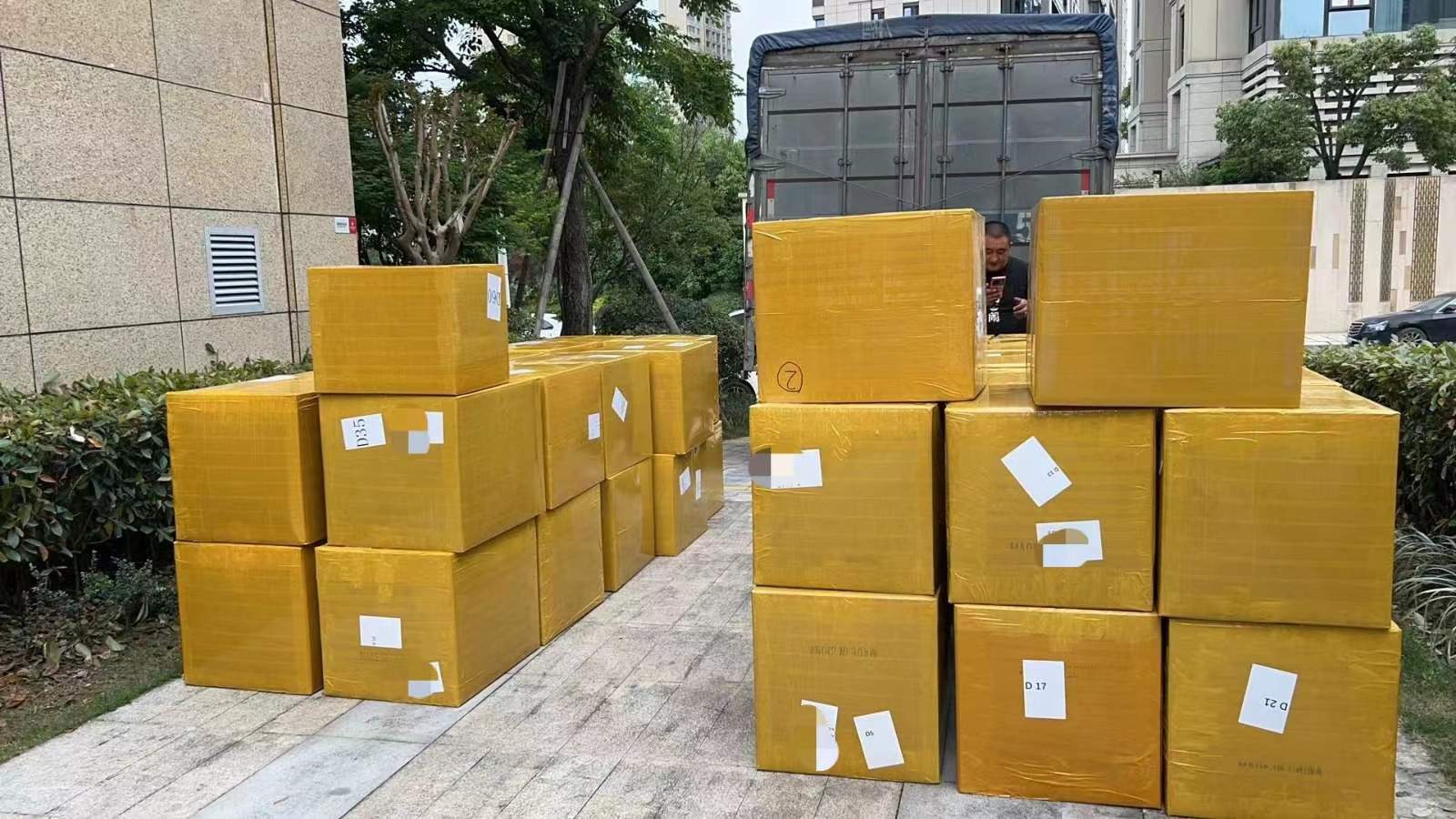 Real time photos of lace product shipment site